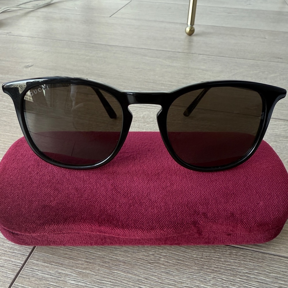 Gucci Black and Tan Sunglasses - Picture 2 of 5